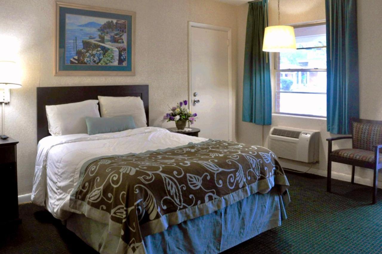 ווילמינגטון Azalea Inn & Suites מראה חיצוני תמונה