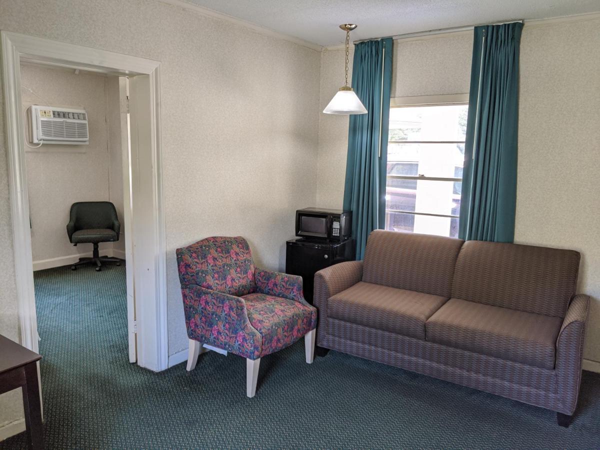 ווילמינגטון Azalea Inn & Suites מראה חיצוני תמונה